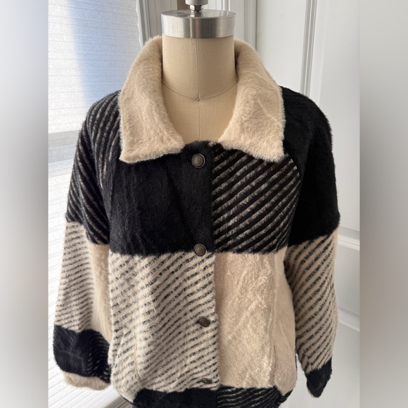 NVLT Eyelash Knit Bomber Coatigan - Picture 5 of 10